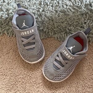 🤍🖤Baby Jordan sneakers🤍🖤 size 7